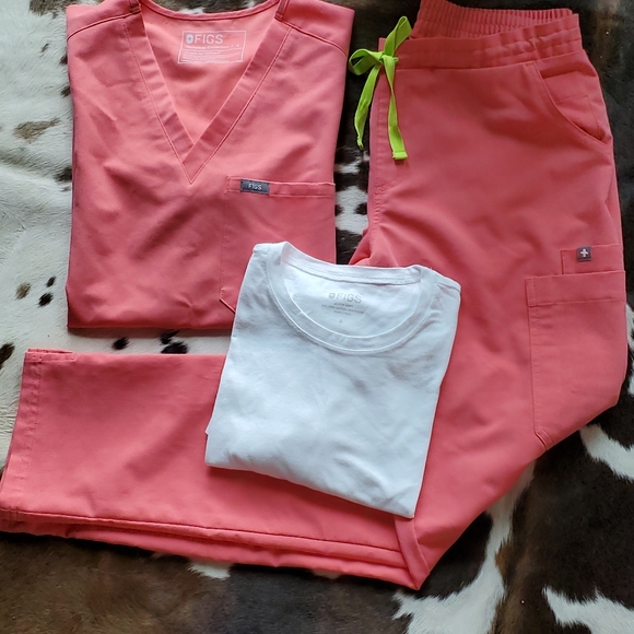 Figs Hot Coral Set 🔥 Small Catarina Yola and Tee